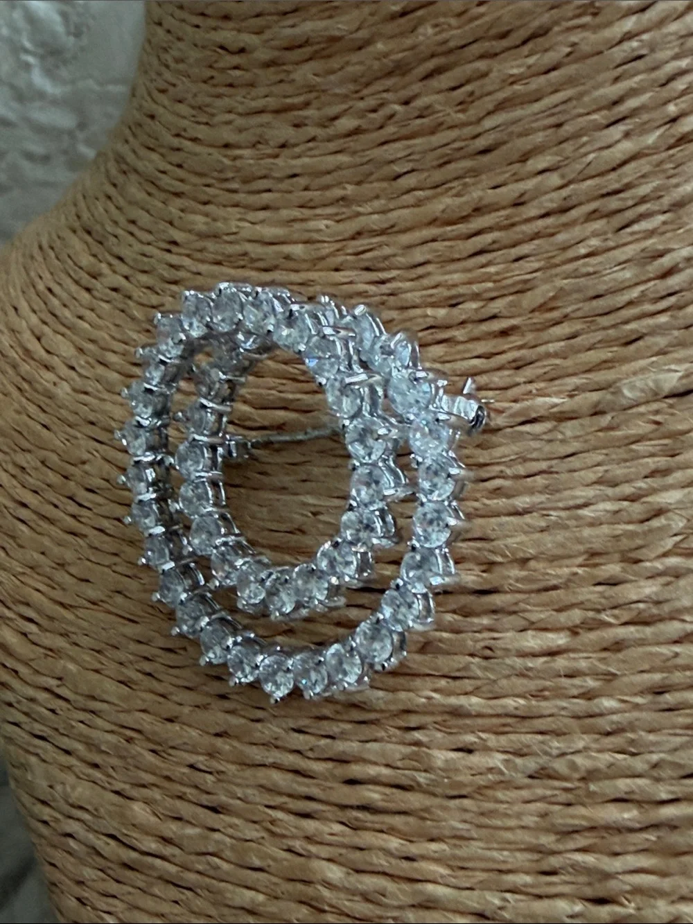 Crystal brooch double circle silver frame